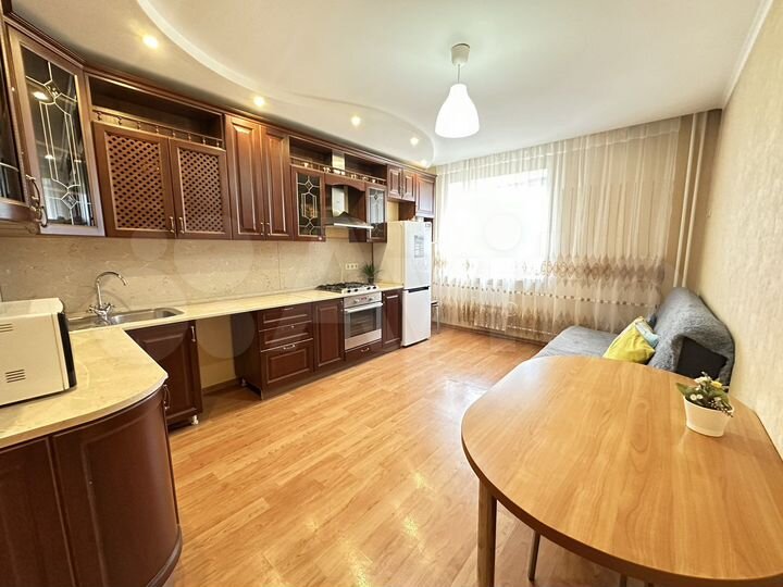 2-к. квартира, 87 м², 7/10 эт.