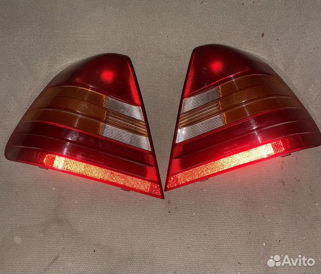 Фонарь задний Mercedes Benz W202