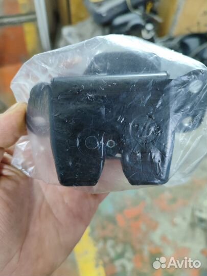 Замок багажника