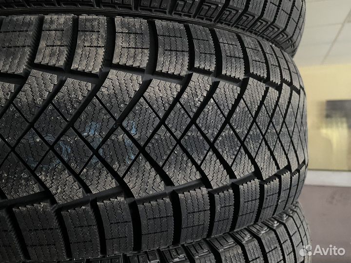 Pirelli Ice Zero FR SUV 235/55 R20