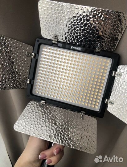 Видеосвет yongnuo 300