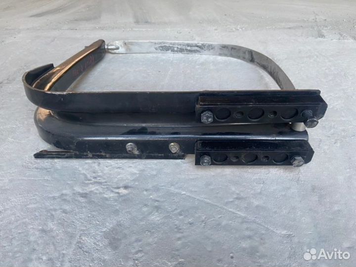 Кронштейн топливного бака правый Foton Auman EST A