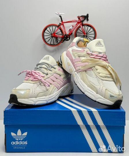 Кроссовки женские Adidas