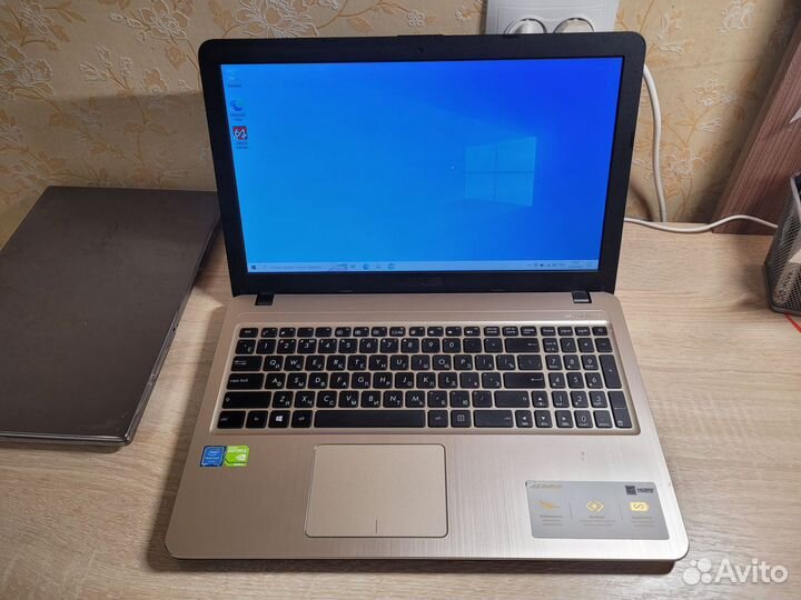 Ноутбук asus
