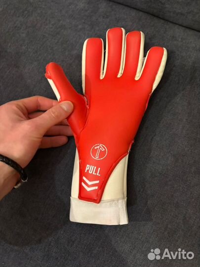 Вратарские перчатки Bravry