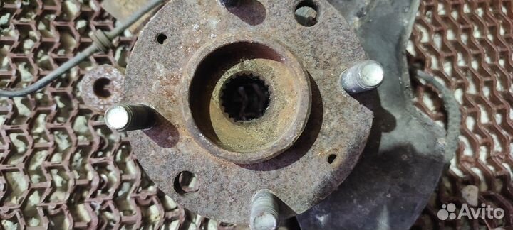 Кулак поворотный левый Спарк 300 Chevrolet Spark