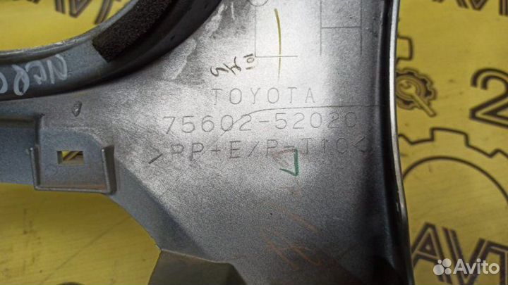 Накладка на крыло передняя левая Toyota Ist NCP61