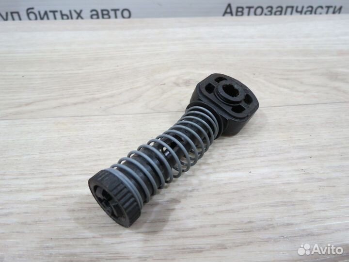 Фиксатор троса кпп Volkswagen Polo