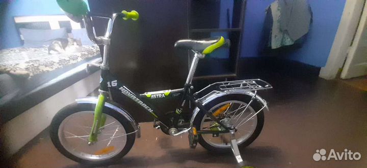 Детский велосипед со съемными колесами