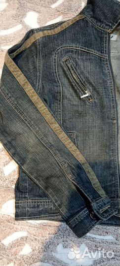 Джинсовая куртка на мальчика отл. сост