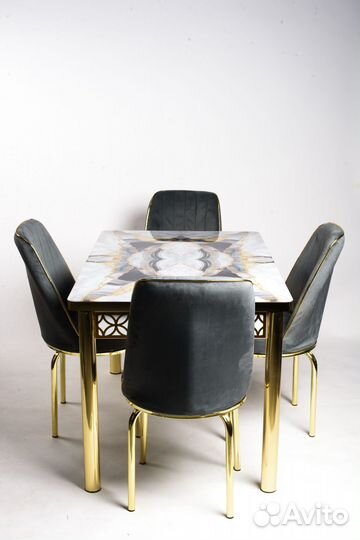 Стол раскладной и стулья мягкие 6 шт
