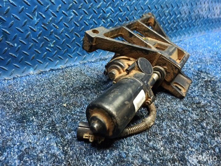 Кронштейн подножки правый Range Rover Vogue 3 L322