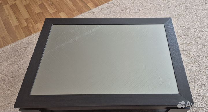 Журнальный столик на колесах