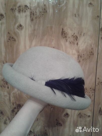 Головной убор с пером для спектаклей