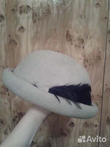 Головной убор с пером для спектаклей