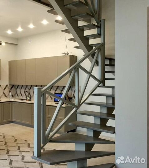 Лестница металлическая на второй этаж