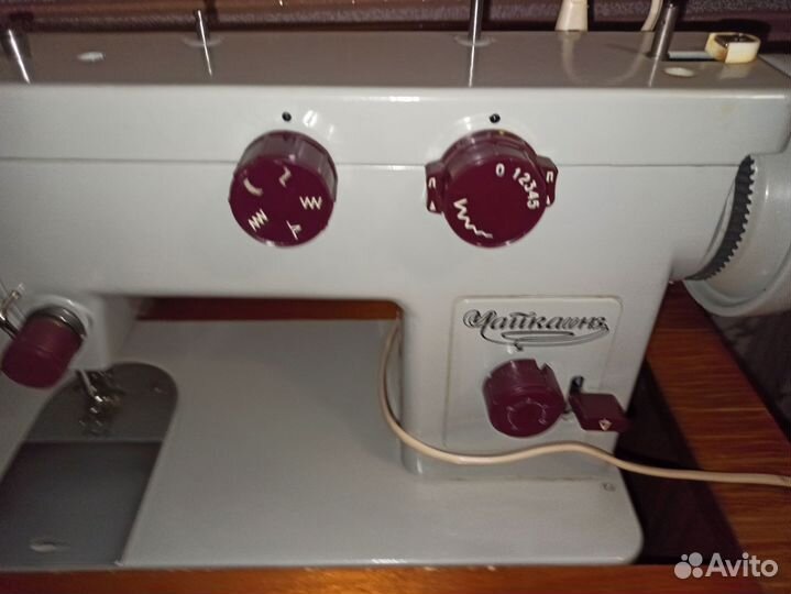 Швейная машина Чайка 143