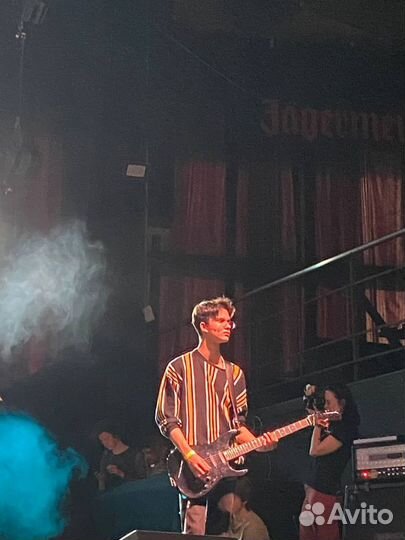 Сессионный музыкант, гитарист, бас гитарист