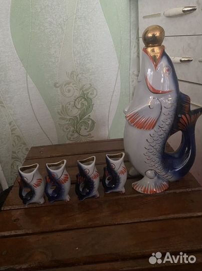 Набор фарфоровых рюмок и графин