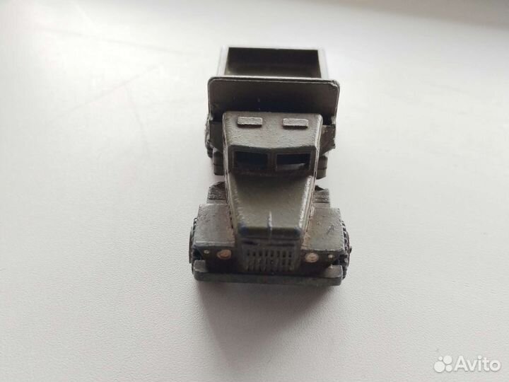 Модель Урал, металл