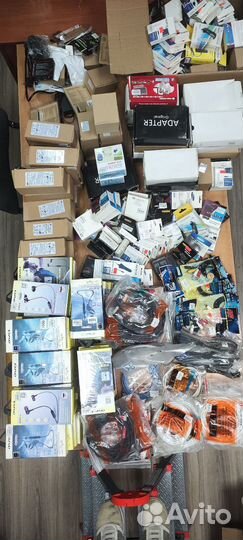 Лот аксессуаров для мобильных телефонов