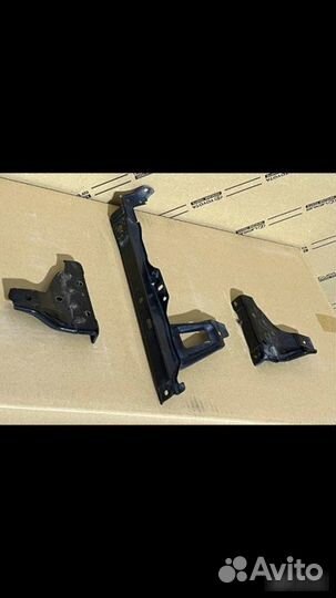 Стойка замка капота Toyota Land Cruiser 200