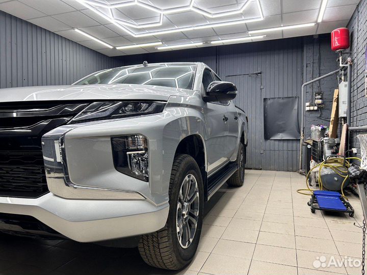 Обтяжка автомобиля пленкой