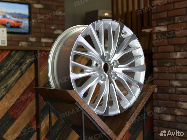 Литые диски Camry R18 на Toyota. Арт2265