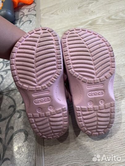 Тапочки для девочки crocs