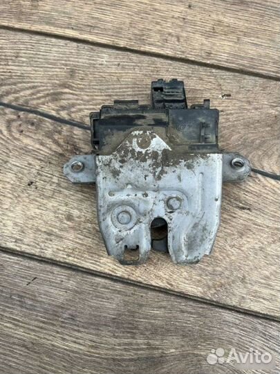 Замок крышки багажника Land Rover Sport 3.0