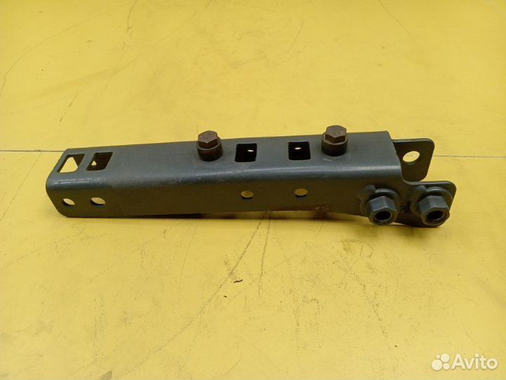 Кронштейн бачка омывателя Scania P 440 B6X4Hz Cp