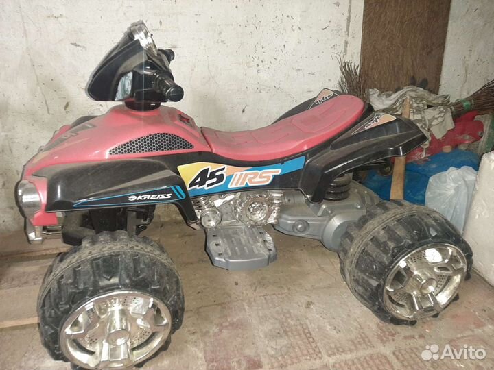 Детский квадроцикл на аккумуляторе