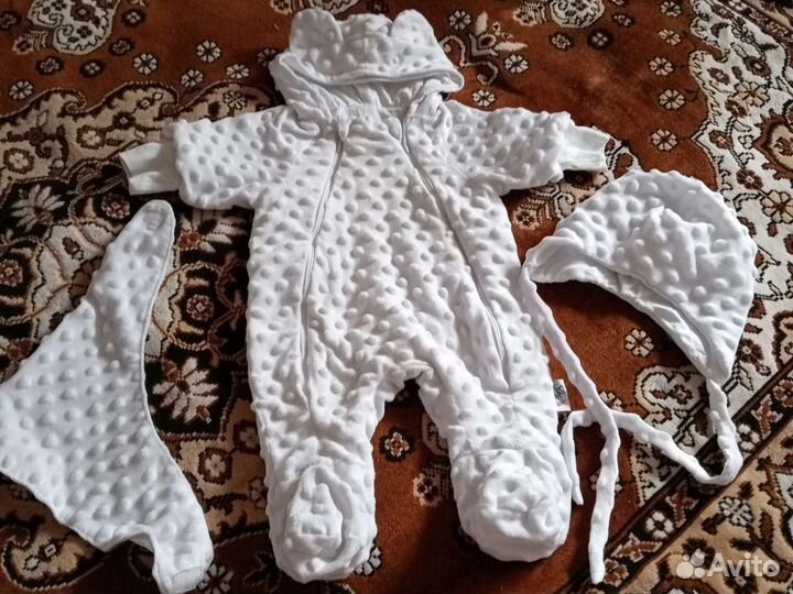 Конверт и костюмы на выписку