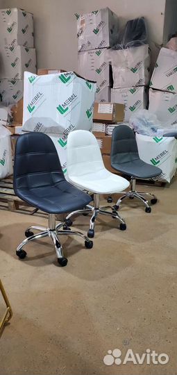 Офисное кресло J623 новые