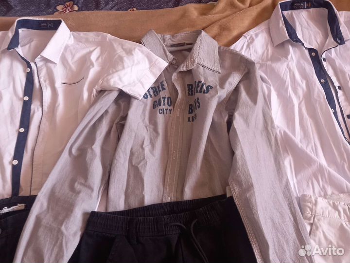 Рубашки и джинсы, брюки для школы мальчикам