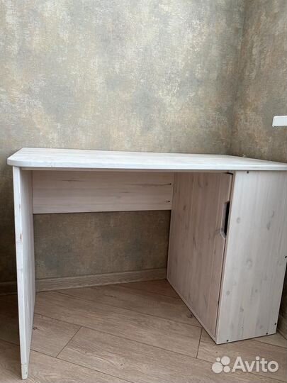 Стол письменный