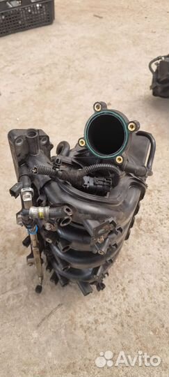 Впускной коллектор Opel Astra H Zafira B 55559368