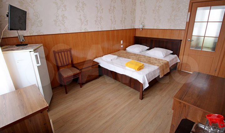 Гостиница на сезон и год в курортном городке