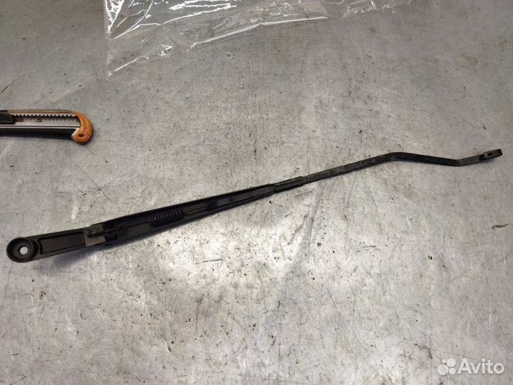 Поводок стеклоочистителя передний левый Suzuki