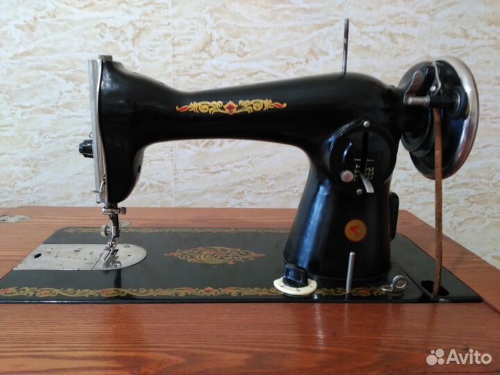 Швейная машинка с эл.двигателем