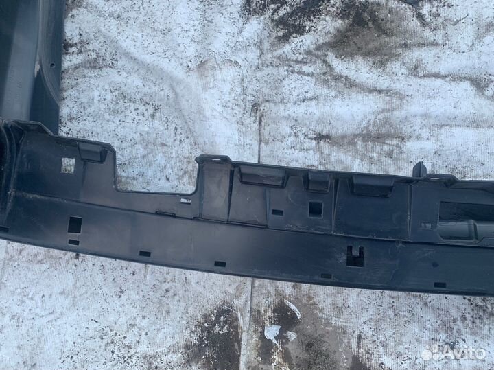 Задний бампер Toyota Land Cruiser 200