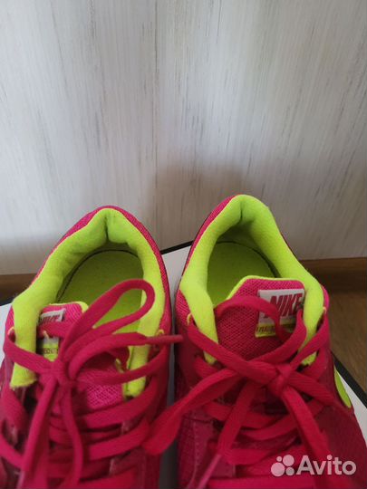 Кроссовки Nike 38