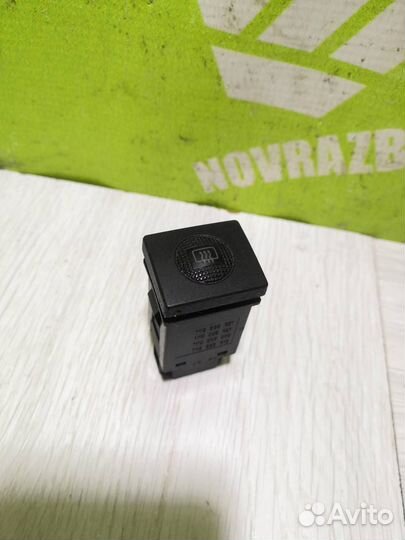 Кнопка обогрева заднего стекла Фольксваген Гольф