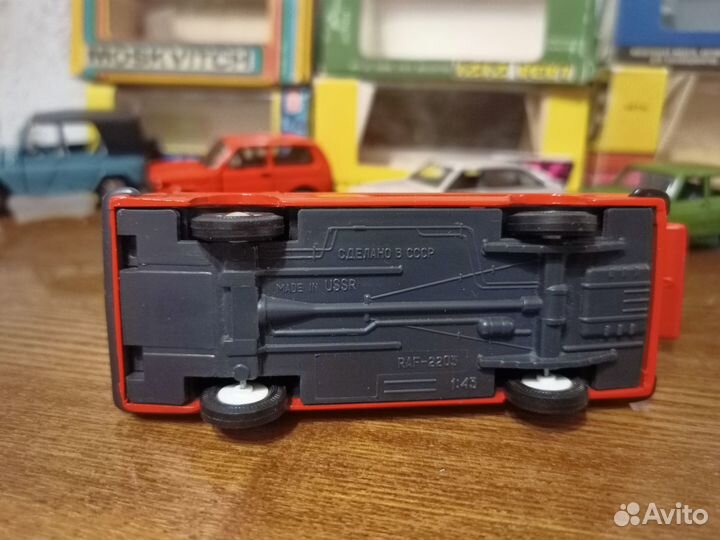 Машинка раф 2203 коллекционная СССР 1:43