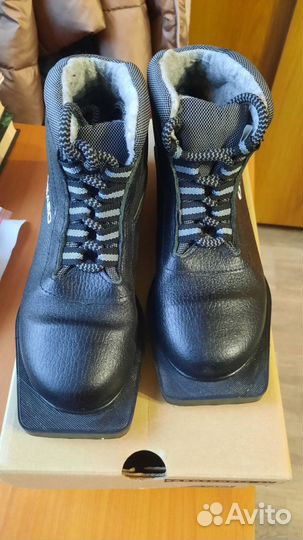 Лыжные ботинки