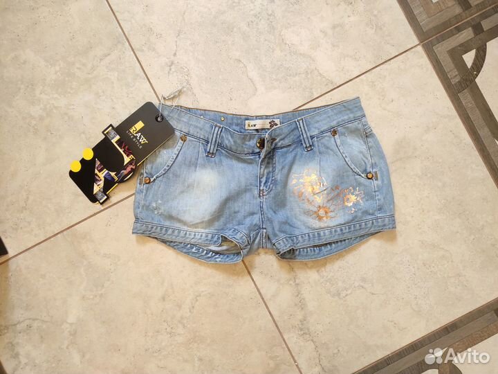 Джинсовые шорты