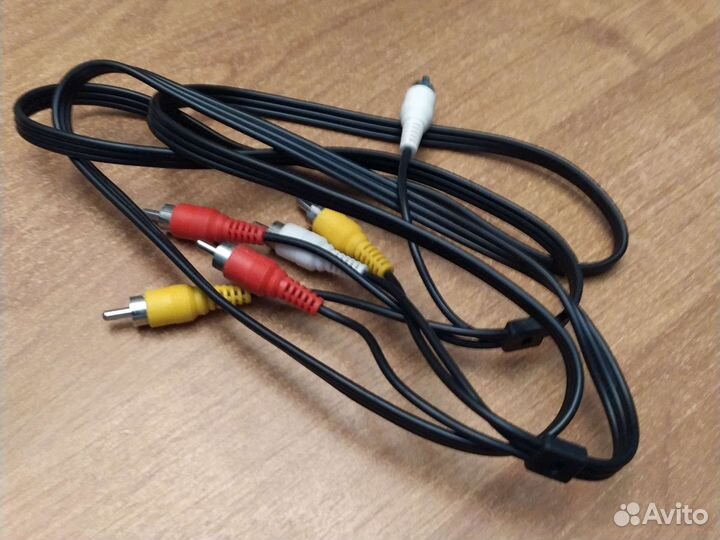 Красный жёлтый белый тв кабель
