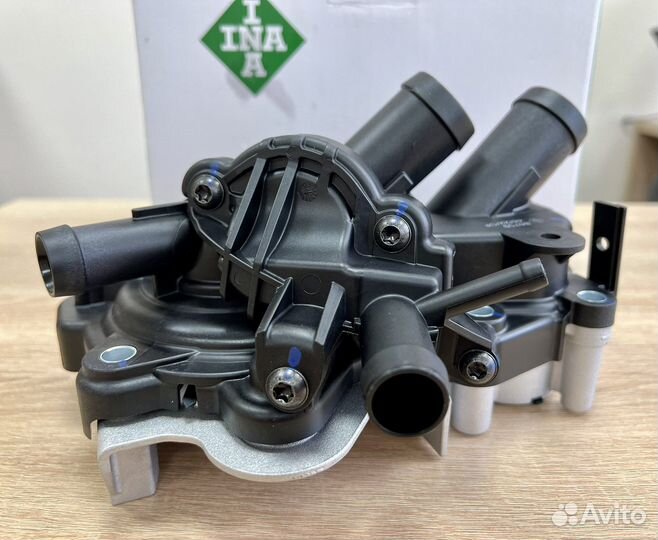 Помпа с термостатом INA 538036310 1.4/1.6