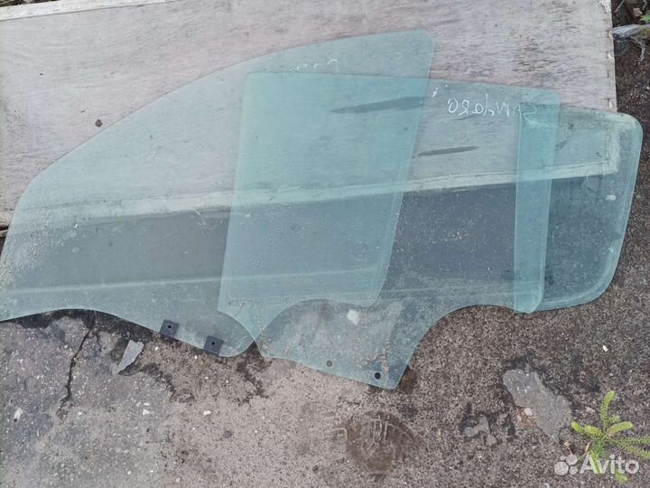 Стекло боковое Рено sandero