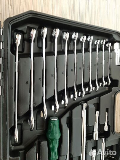 Нaбop aвтoмoбильнoгo инстpументa 121 шт